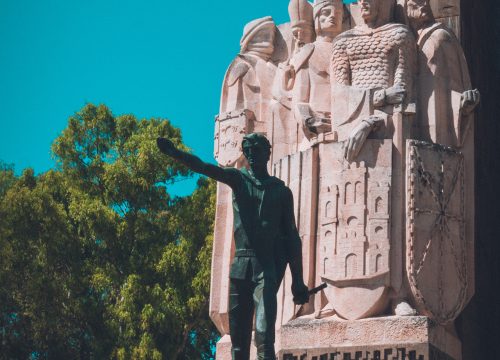 Historia y leyenda detrás del monumento a la Batalla de las Navas de Tolosa